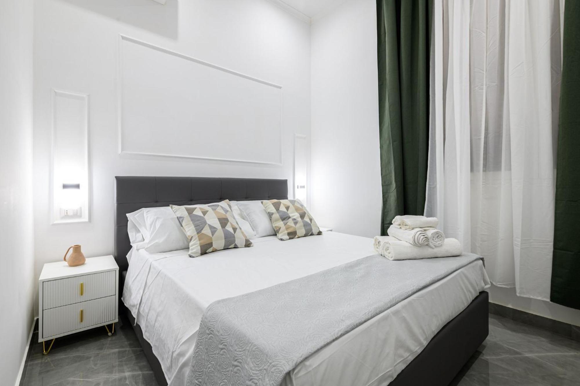 Giordano Suite Center Napoli Bagian luar foto