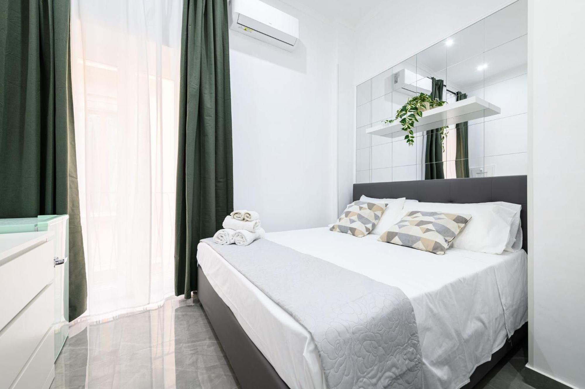 Giordano Suite Center Napoli Bagian luar foto