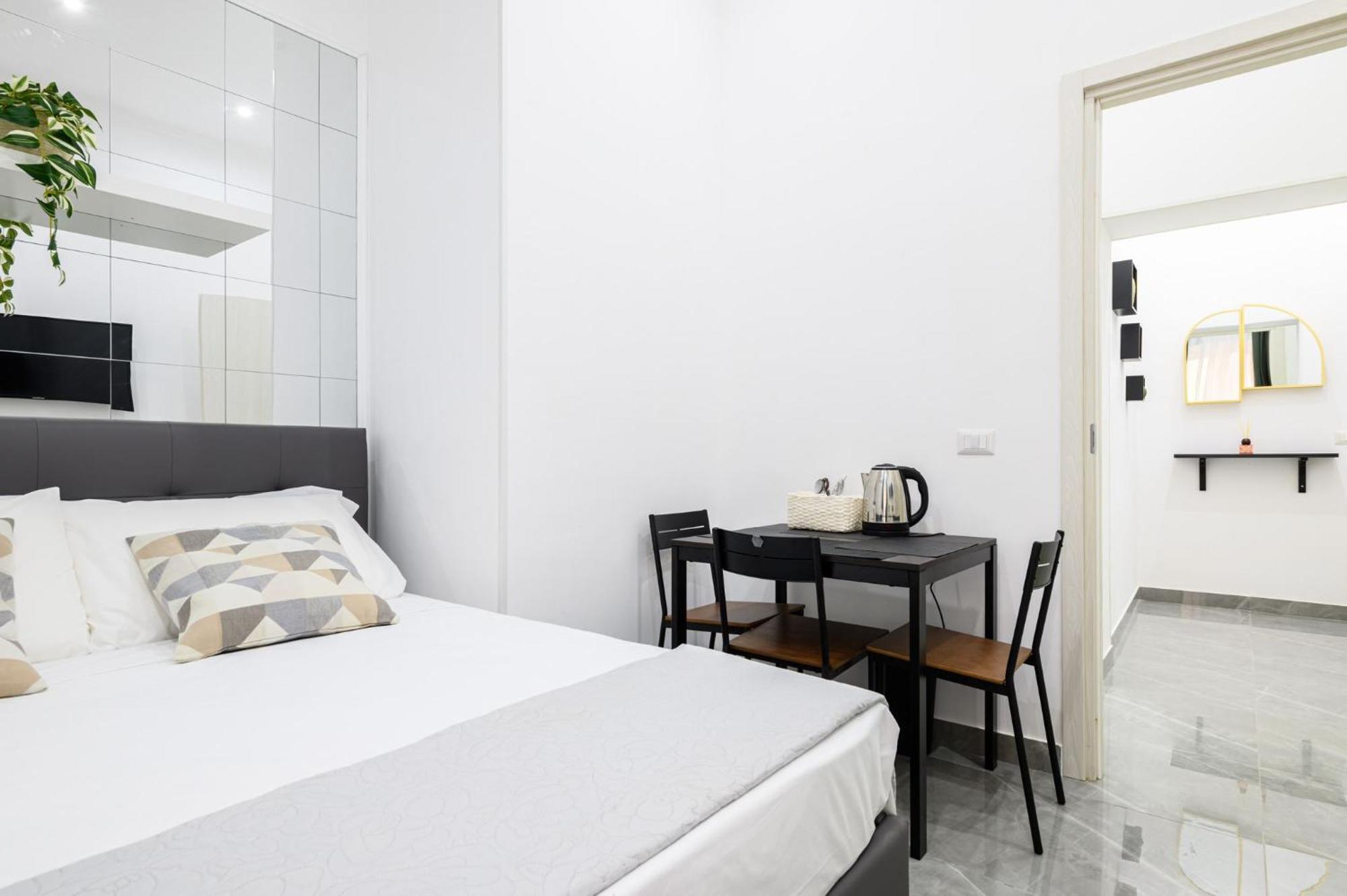 Giordano Suite Center Napoli Bagian luar foto